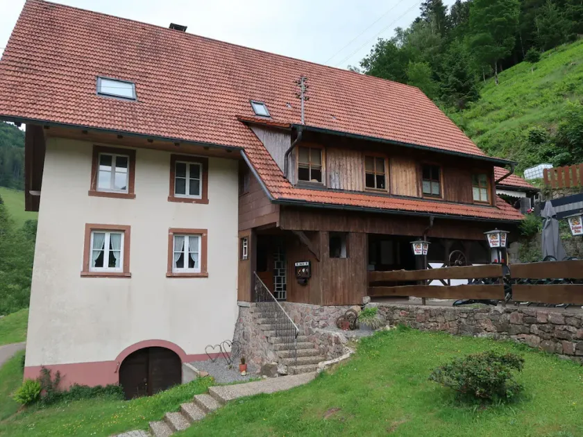 Beautiful private villa for 18 guests with WIFI, TV, terrace and pets allowed - Image 1