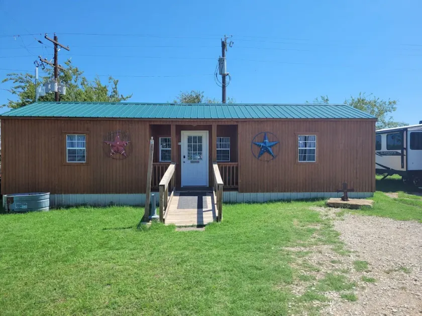 Safari-ish Cabin Getaway in Jacksboro - Image 1