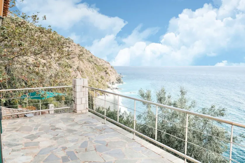 Sea-view Villa in Pera Melana With Terrace & Garden - Image 1