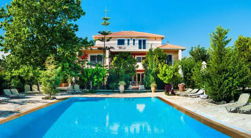 Lefkas Blue Three-Bedroom Suite   near to the town and close to the beach. - Image 1