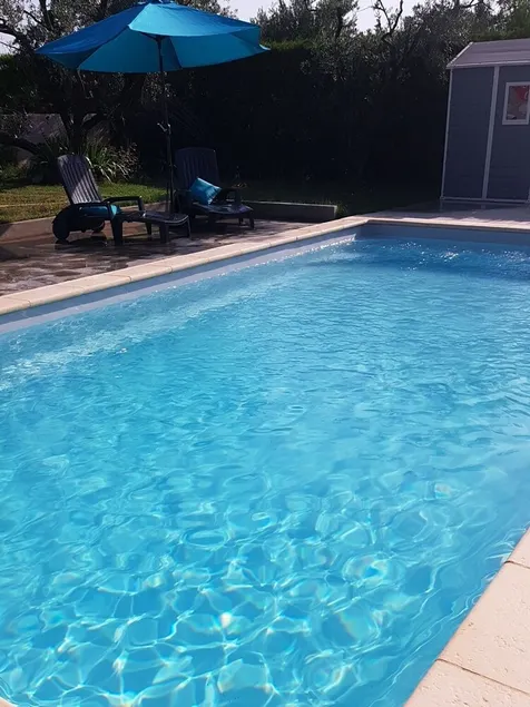 Studio i villa med have og pool - Image 1