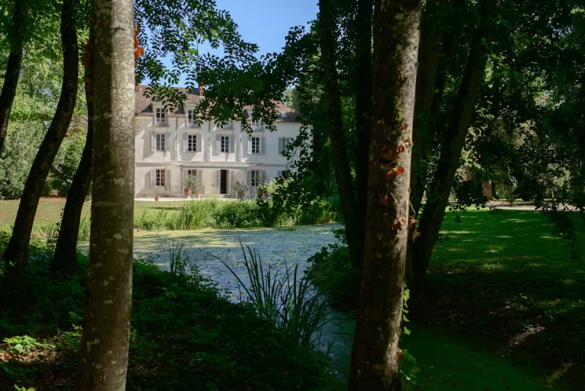Château de Tailly Bourgogne Beaune vinkyst swimmingpool stående - Image 1