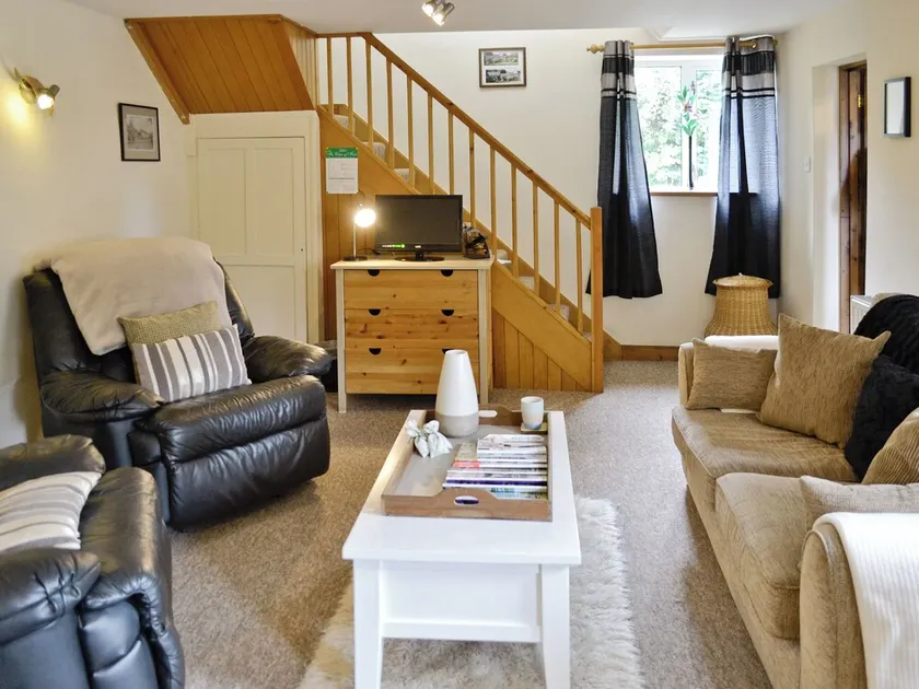 2 bedroom accommodation in Shillingford, near Bampton - Image 1