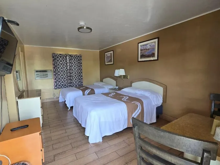 Golf View Motel - Image 1