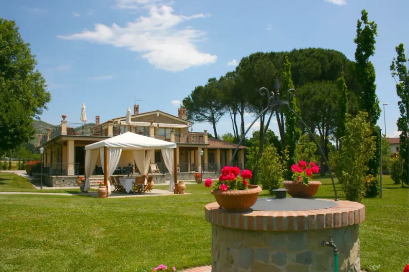 Luxury villa with private pool and large garden on the outskirts of Castiglion Fiorentino, reachable - Image 1