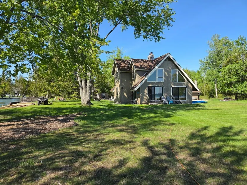 Einzigartige Lage am Mullett Lake & Cheboygan River - Image 1