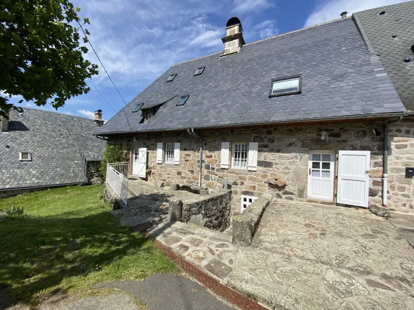 gite aux gardes aux pieds des montagnes - Image 1