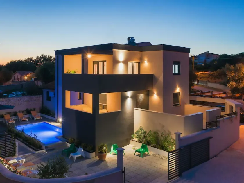 Beautiful private villa for 10 guests with private pool, A/C, WIFI, TV and terrace - Image 1