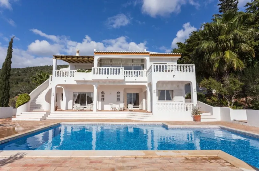 Fritliggende villa spektakulær udsigt over Algarve og havet. - Image 1