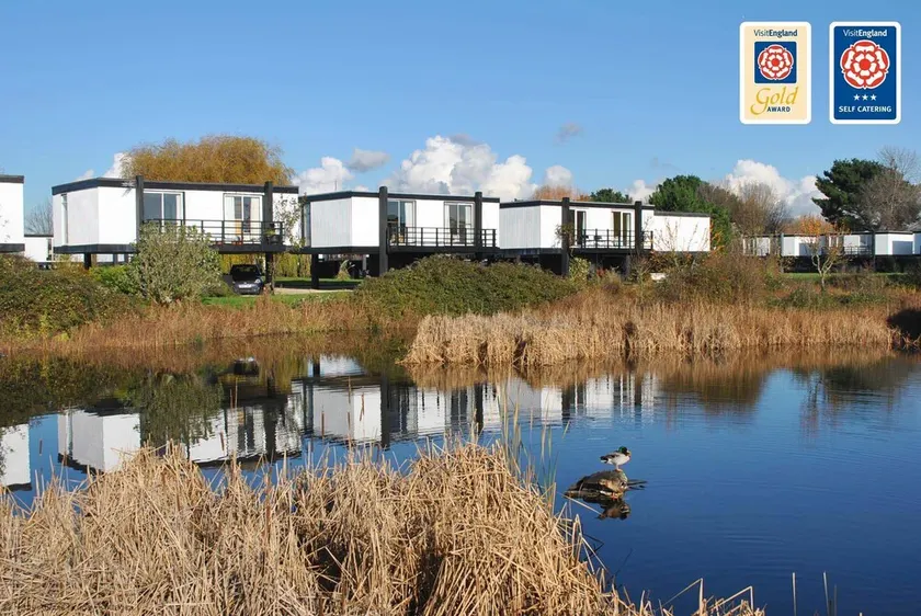 6 Avocet Quay -  a lodge/cabin that sleeps 4 guests  in 2 bedrooms - Image 1
