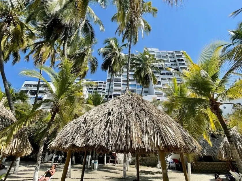 Luxury Condo with private beach - Image 1