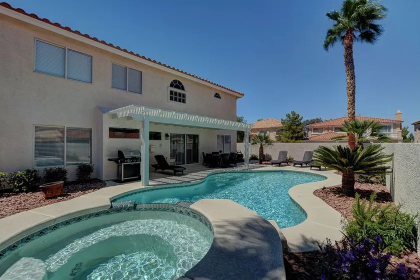 Amazing Summery Retreat~Pool-Spa-BBQ~South Strip - Image 1