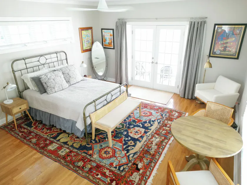Quaint garage apartment studio in quiet historic west Austin neighborhood. - Image 1