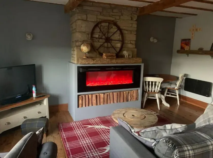 Stunning 1-Bed Cottage in Halifax - Image 1