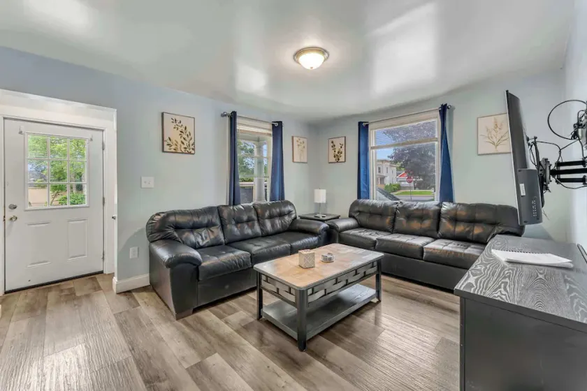 Shortstop Apt 1 All Star Baseball Rentals - Image 1