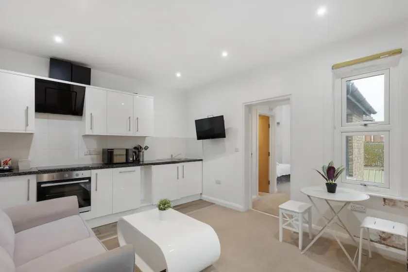 Central and Modern One Bedroom Flat - Image 1
