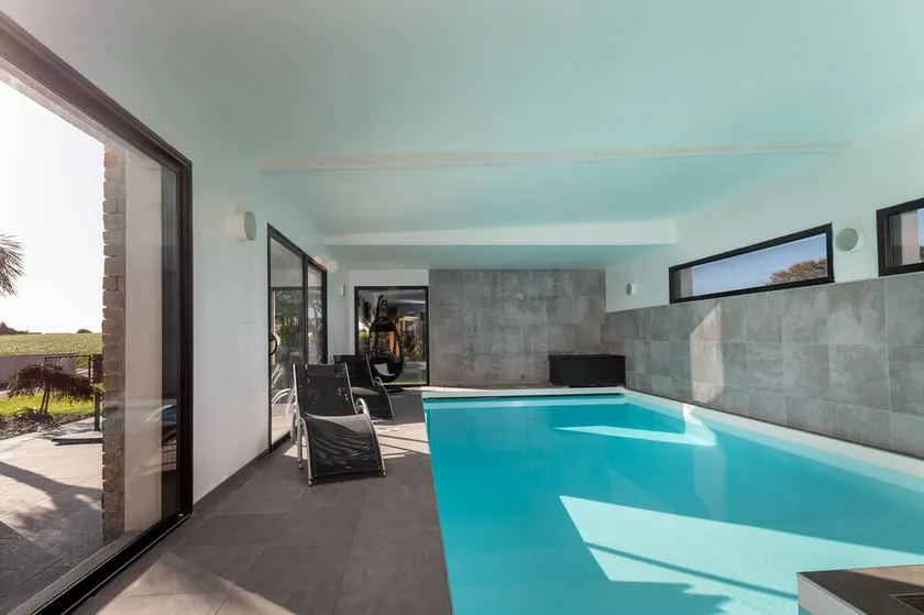 House with indoor pool - Image 1