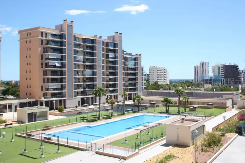 CasaTuris Playa, piscina y parking en Residencial San Juan SJ102 - Image 1