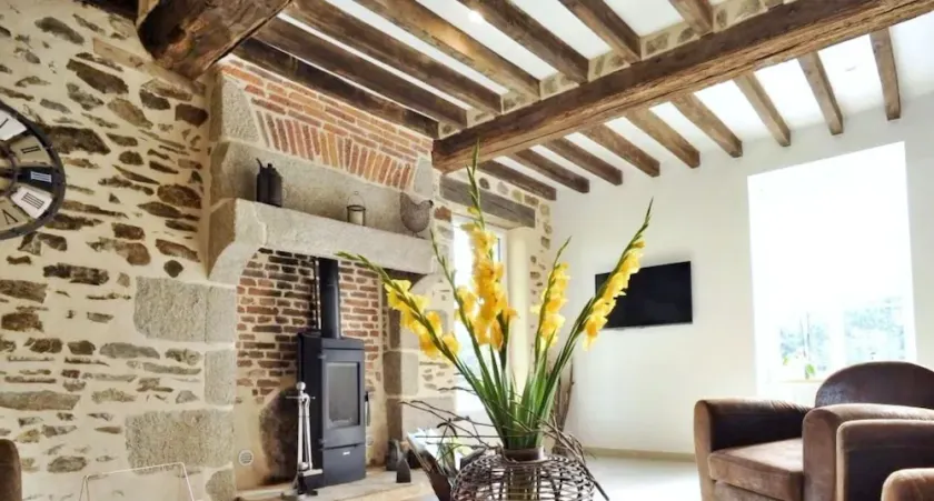 Charming Countryside Getaway-3BR, Fireplace, Fibre WiFi, Near River & Trails - Image 1
