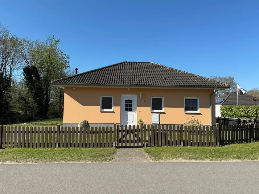 Lone-standing vacation home built in 2007 with a garden, pets welcome - Image 1