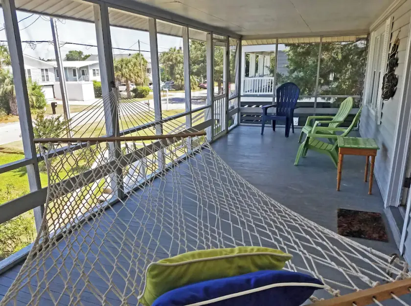 Raised Beach House, Easy Walk to Beach, Screened Porches, Hammock, Dog Friendly - Image 1