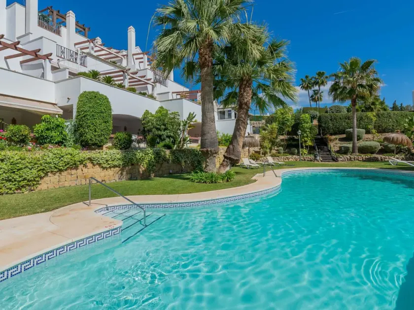 Luxurious Apartment on Marbella's Golden Mile with Tropical Gardens and Pool - Image 1
