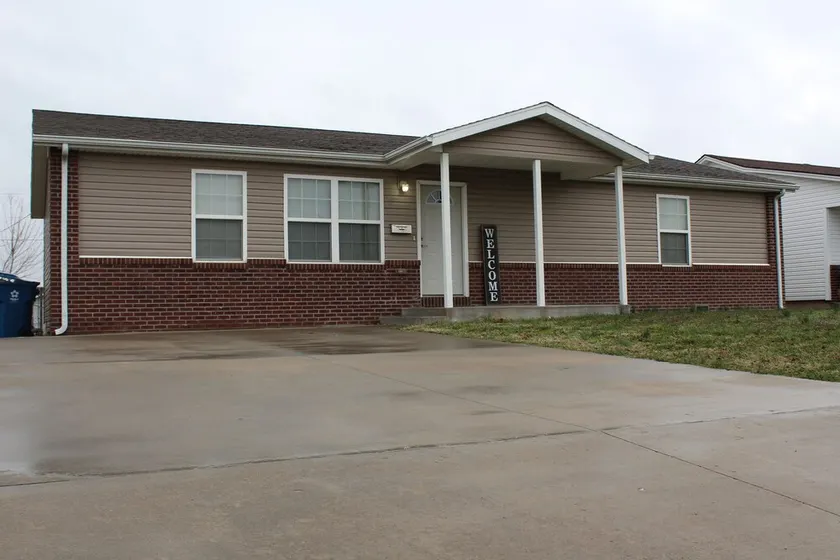 Quiet and Comfortable!  5 minutes away from parks/hospitals - Image 1