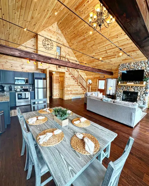 Cedars Log Home : Brand New Lake Front w Kayaks & Hot Tub! - Image 1