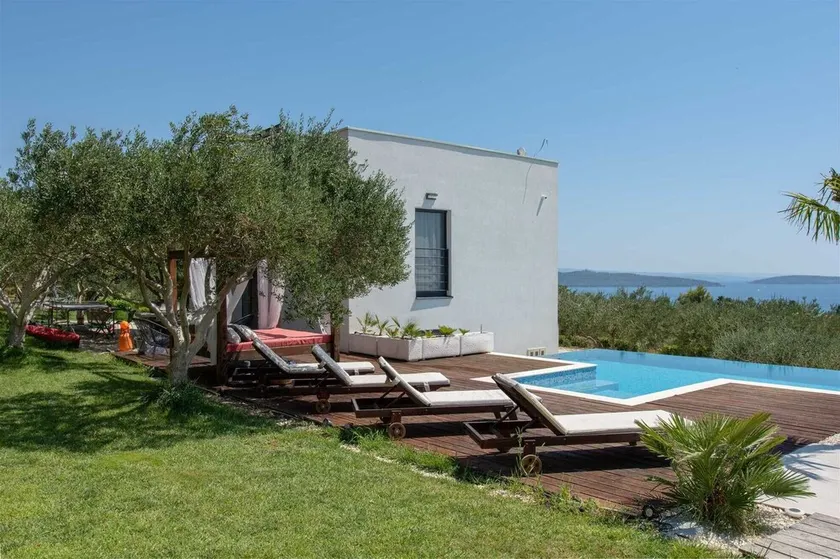 Villa Golden Leaf with Heated Pool - Image 1