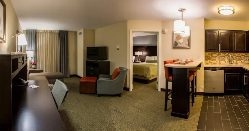 2 Bedroom | Free Daily Breakfast. Indoor Pool. - Image 1