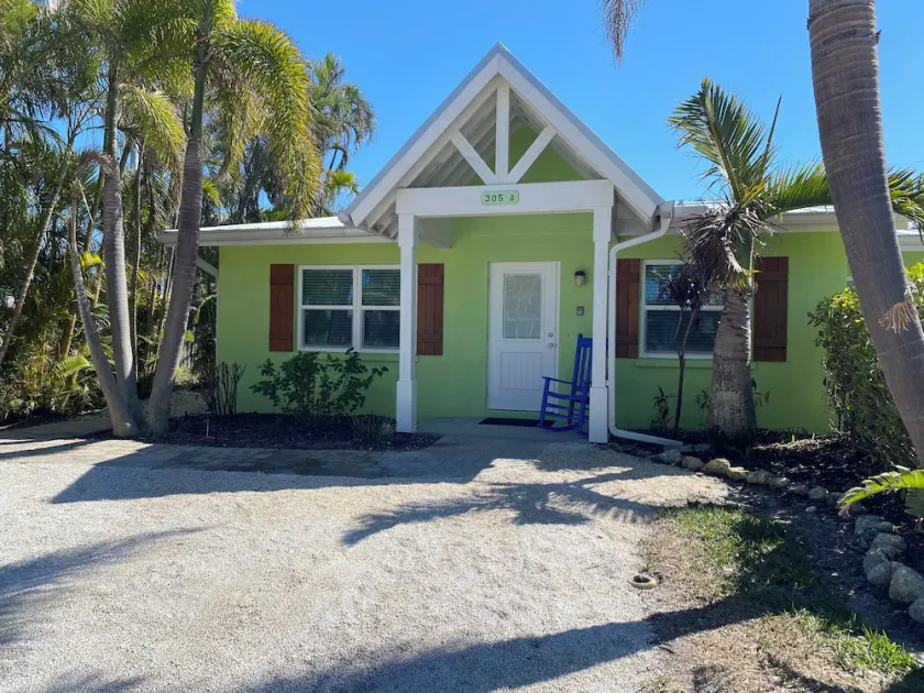 2 Bedroom / 2 Bath Ground Level With a Heated Pool - Image 1