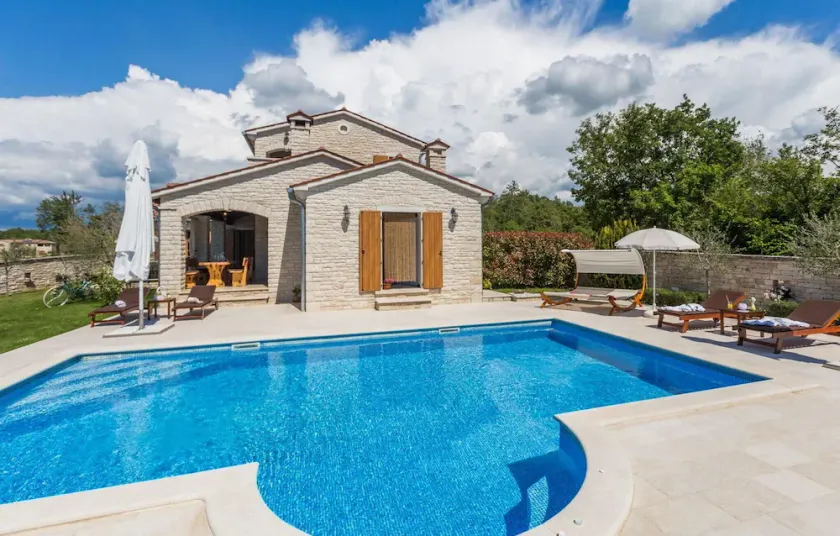 3 bedroom beautiful home in Tinjan - Image 1