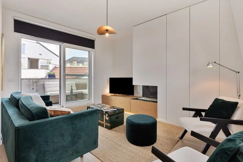 Antwerp 2-BR: Prime Location - Image 1