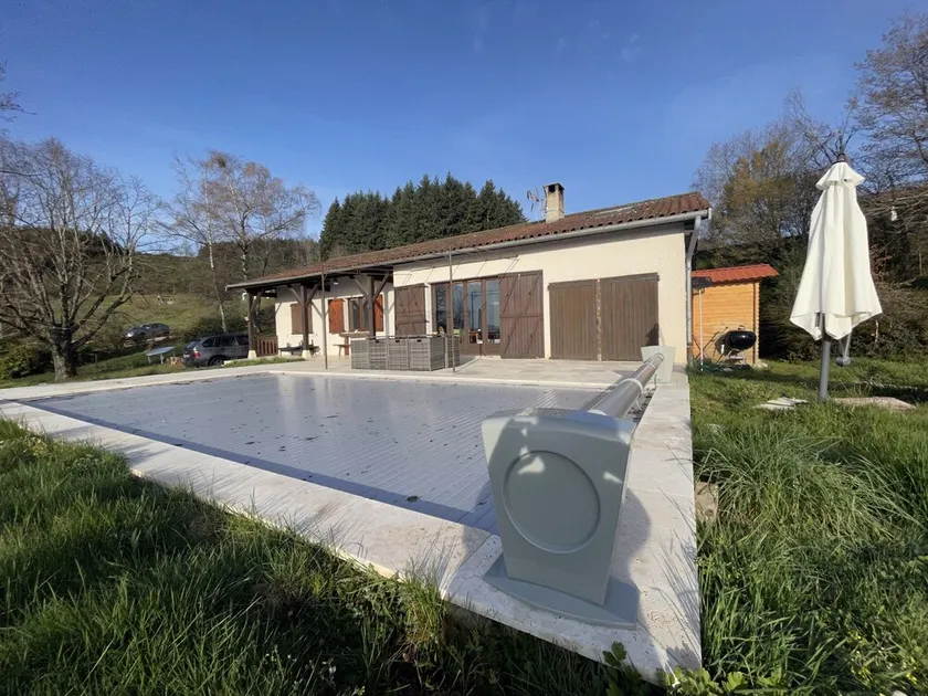 Cottage Chaleureux Avec Piscine Chauffée au Coeur du Beaujolais Vert - Image 1