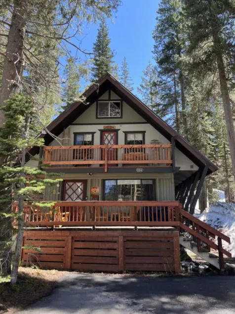Hodge Podge Lodge · Quaint Cabin in Serene Lakes - Close to Skiing! - Image 1