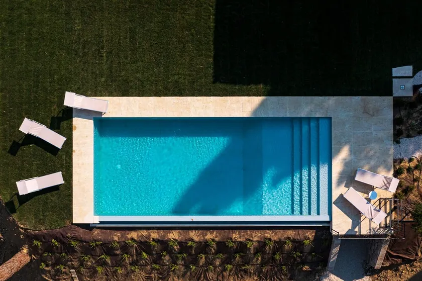 Exceptional charming villa with private pool and view - Image 1