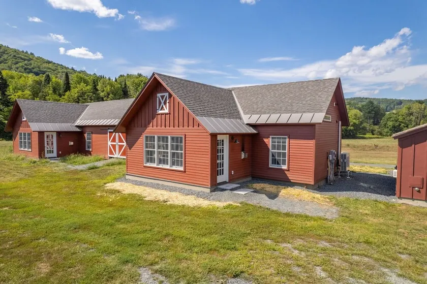 Carriage House Converted Barn on a Vermont Farm - Image 1