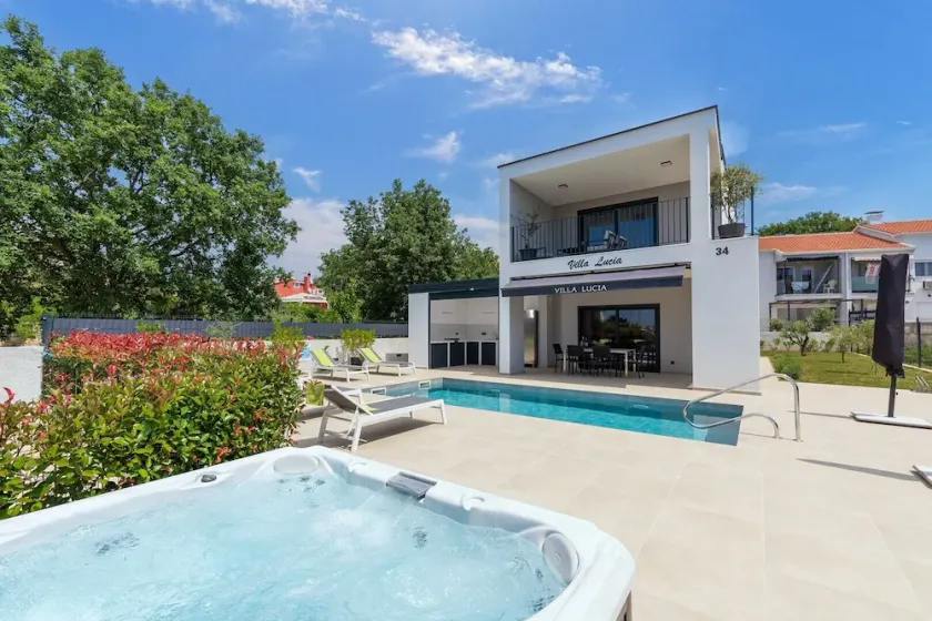Villa Lucia with Jacuzzi and Private Pool - Image 1