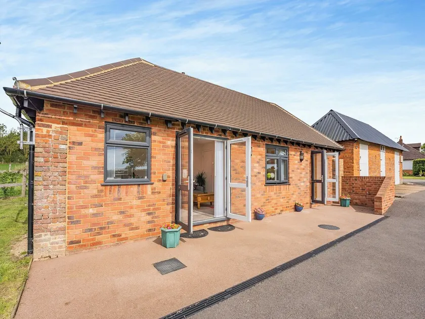 1 bedroom accommodation in Mersham, near Ashford - Image 1