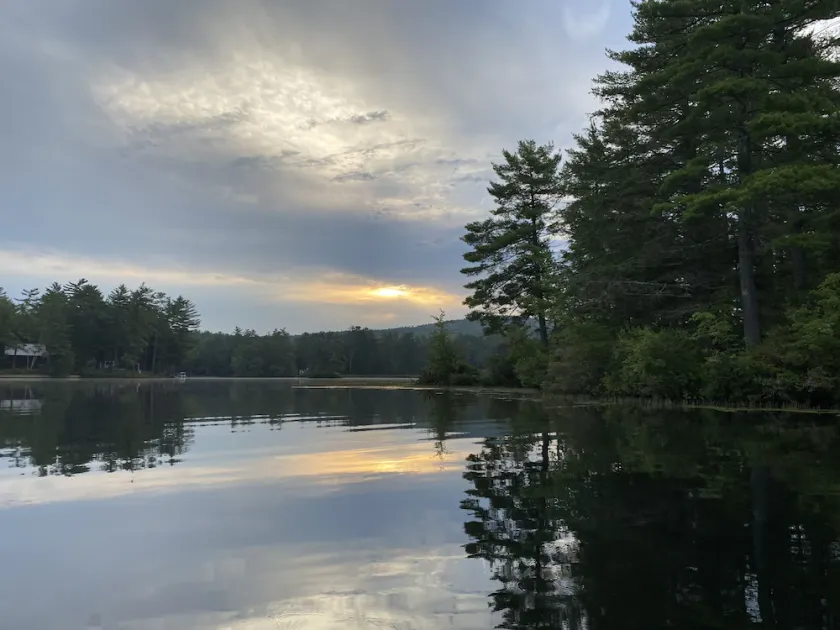 Beautiful cottage in the Lakes Region on Hermit Lake - Image 1