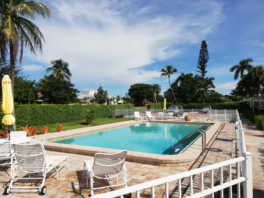 2 Chambre condo dans un endroit charmant calme Naples, à proximité de la plage et des commerces - Image 1