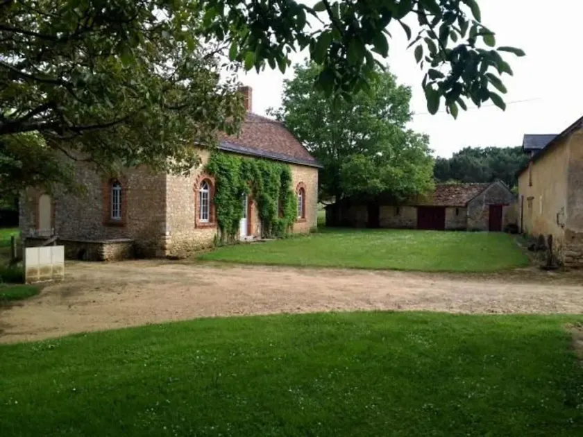 Charming Spacious Cottage with Fireplace, WiFi, and Large Garden Near Sarthe River - Image 1