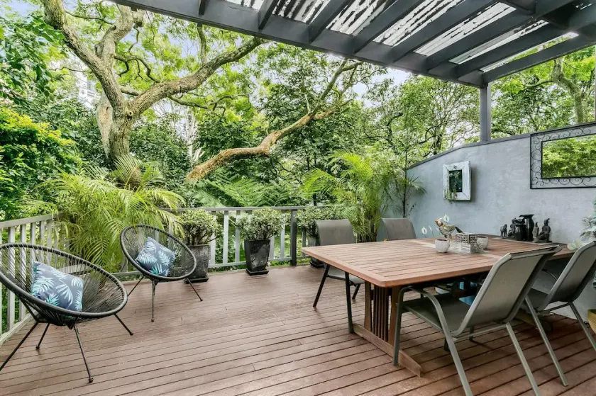 Neutral Bay- HOLDS Holdsworth Street - Stylish 2BR with Leafy Deck Modern Charm Near Neutral Bay Ferry - Image 1