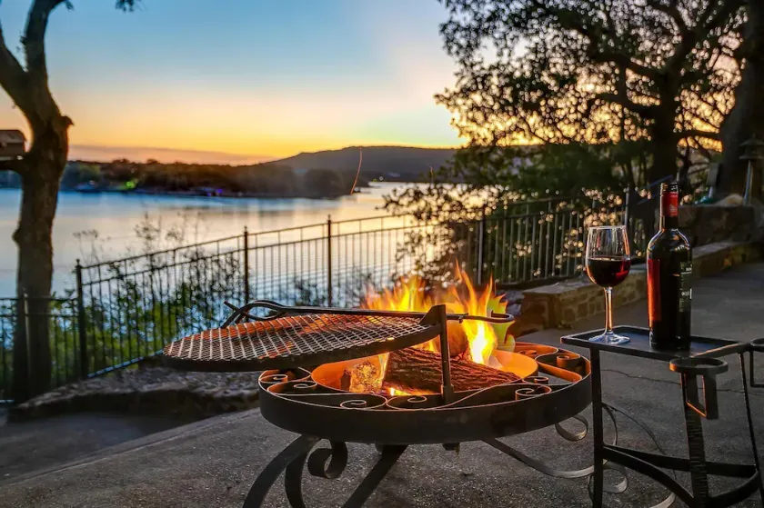 Waterfront Lake Haven with Million Dollar Views - Image 1