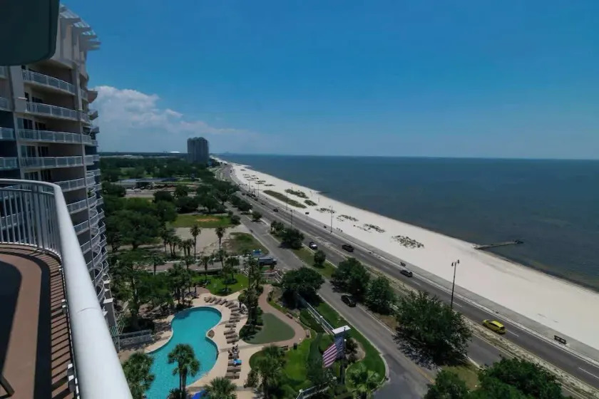 High Tide Retreat - Image 1
