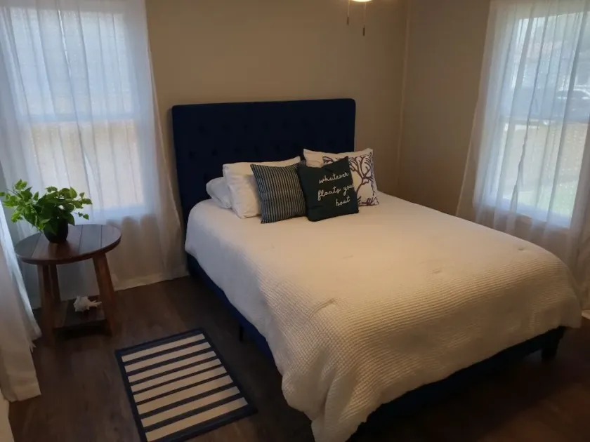 Quiet and Cozy Cottage -10 minutes from the beach! - Image 1