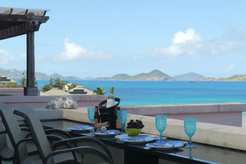 ISLAND DAZE Luxury Penthouse Beachfront 2B/2B Grande Bay Resort, Cruz Bay VIEWS! - Image 1