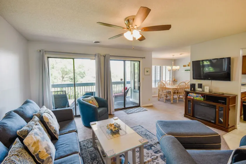 Hermitage 1g 2 Bedroom Condo by RedAwning - Image 1