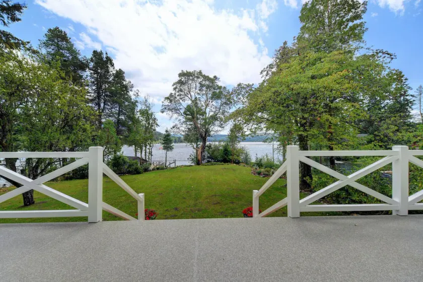 Private Lakefront Home on 1.2 acres with 400ft of waterfront + docks - Image 1