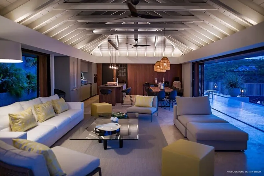 Breathtaking Hillside Villa - Image 1